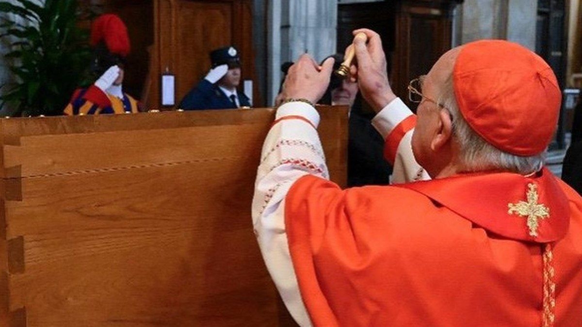 Vaticano divulga imagens do sepultamento do Papa Francisco