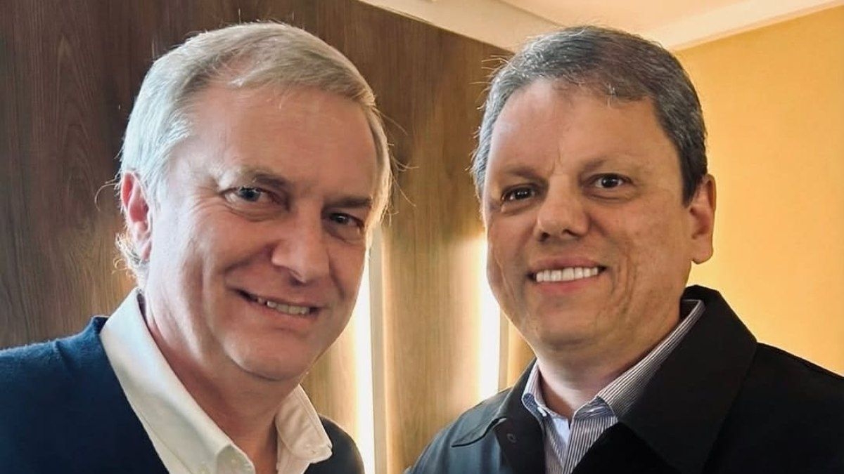 Tarcísio parabeniza Kast pela vitória nas eleições chilenas