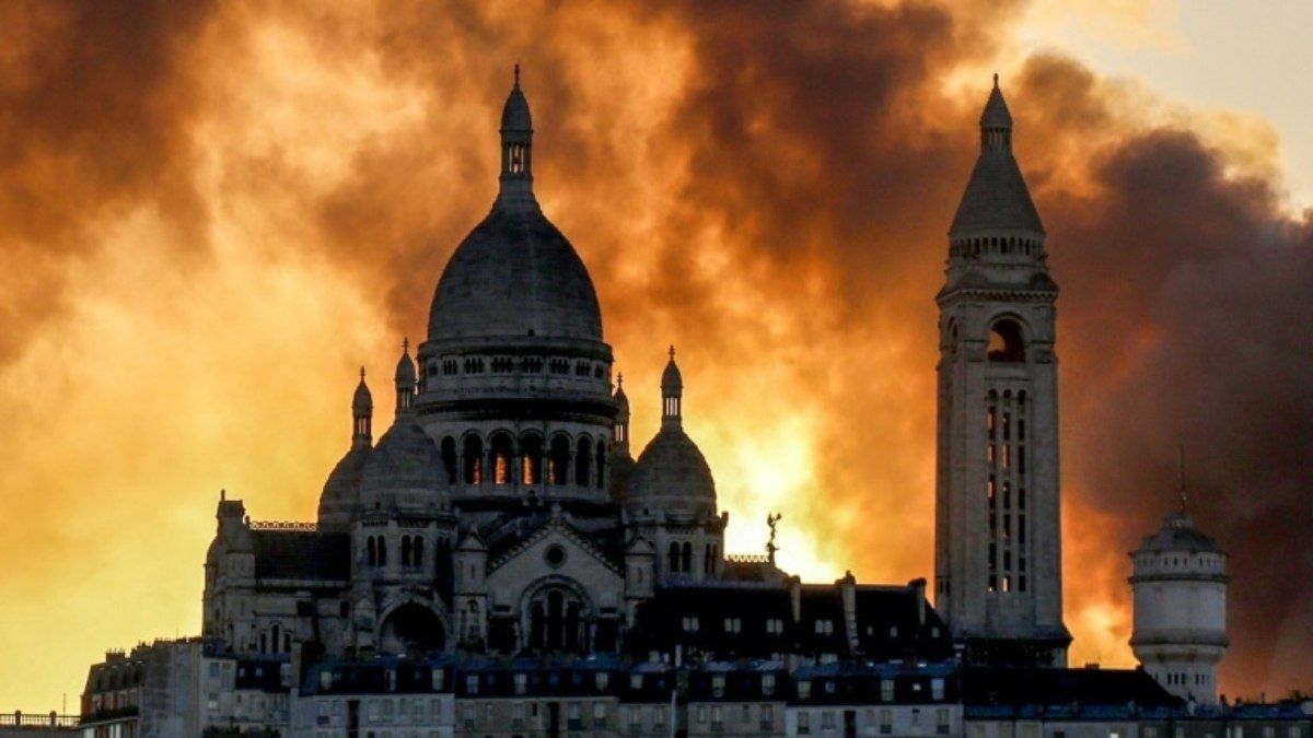 Incêndio em centro de triagem de resíduos em Paris