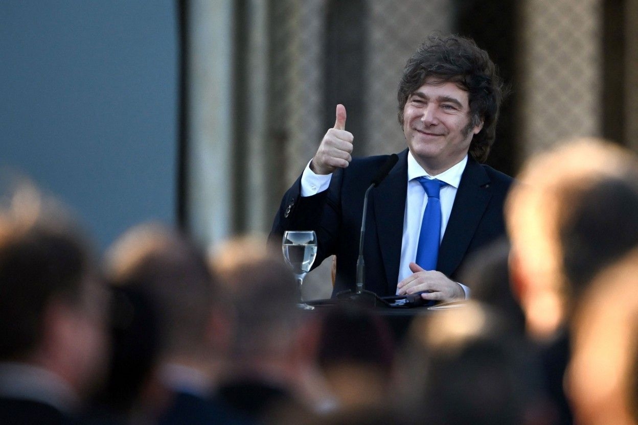 Milei Enfrenta Desafios em Seu Programa Econômico na Argentina