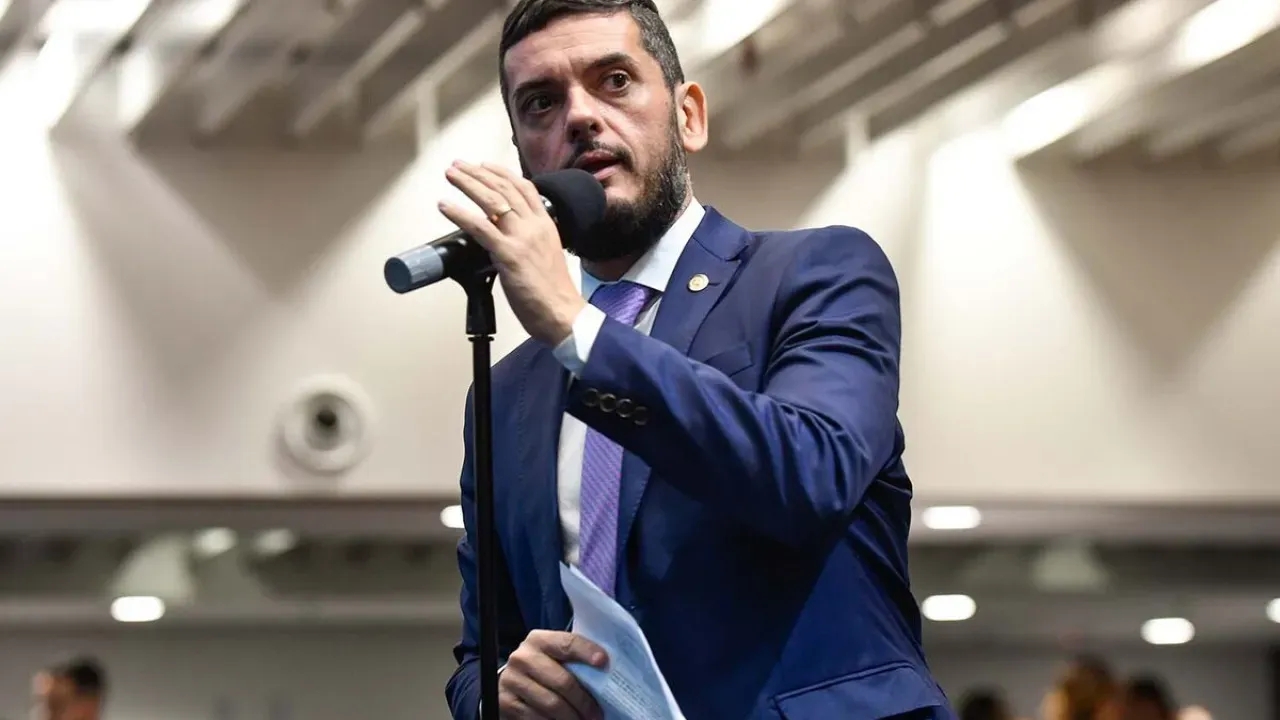 Diálogos revelam amizade entre Bacellar e Macário