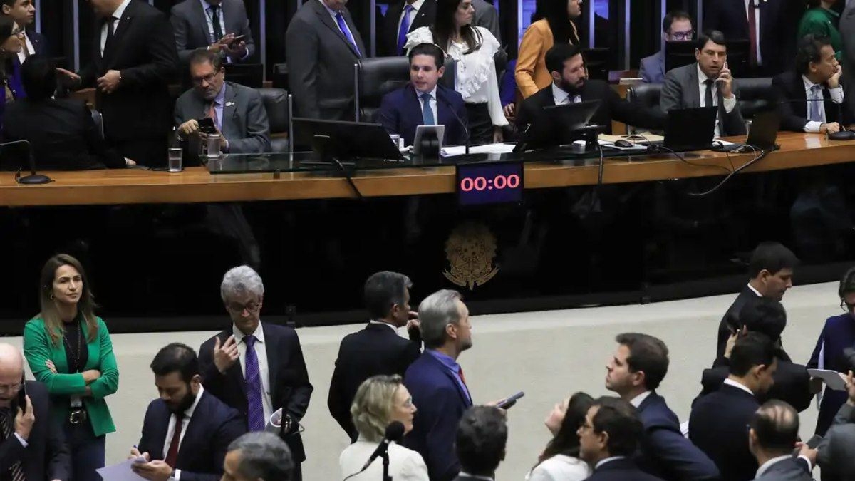 Câmara aprova PEC da Blindagem para deputados e senadores