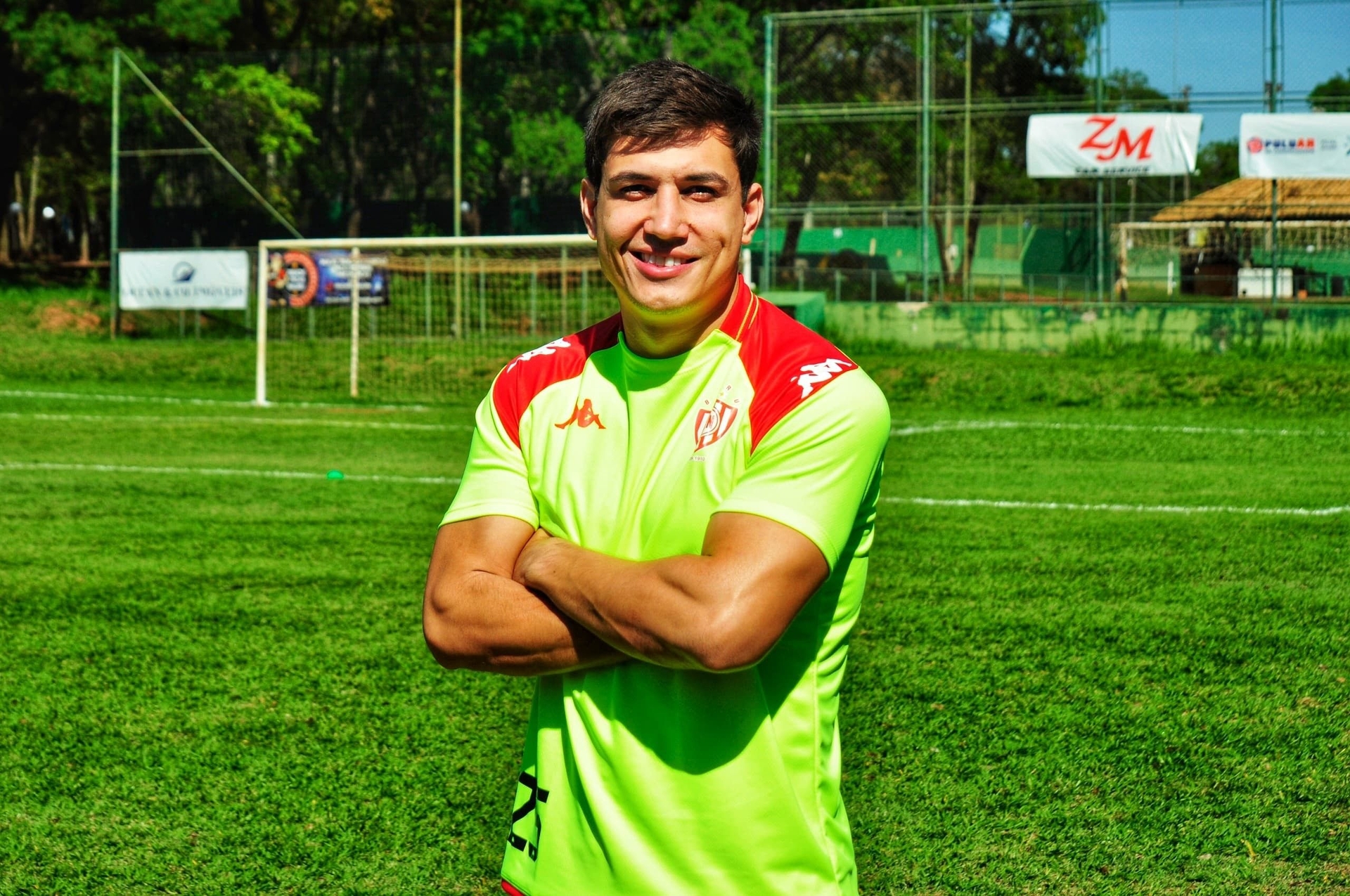 CSA anuncia a contratação do volante Léo Costa
