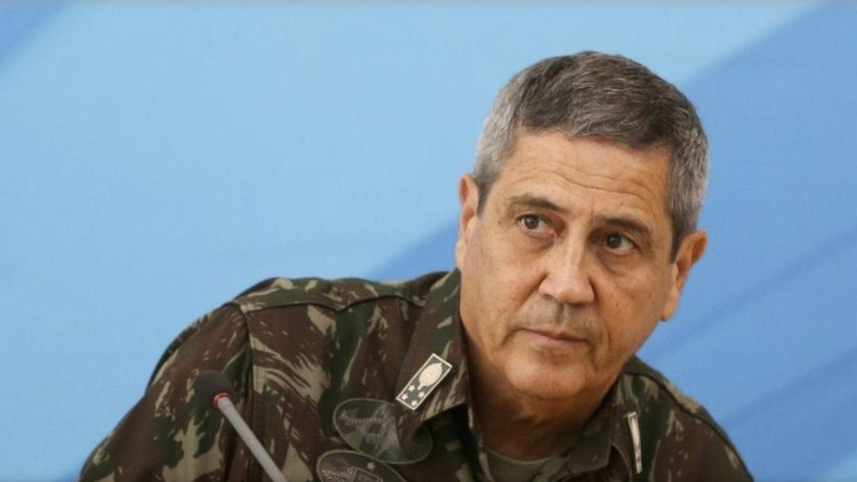 Moraes mantém prisão de Braga Netto por risco de fuga