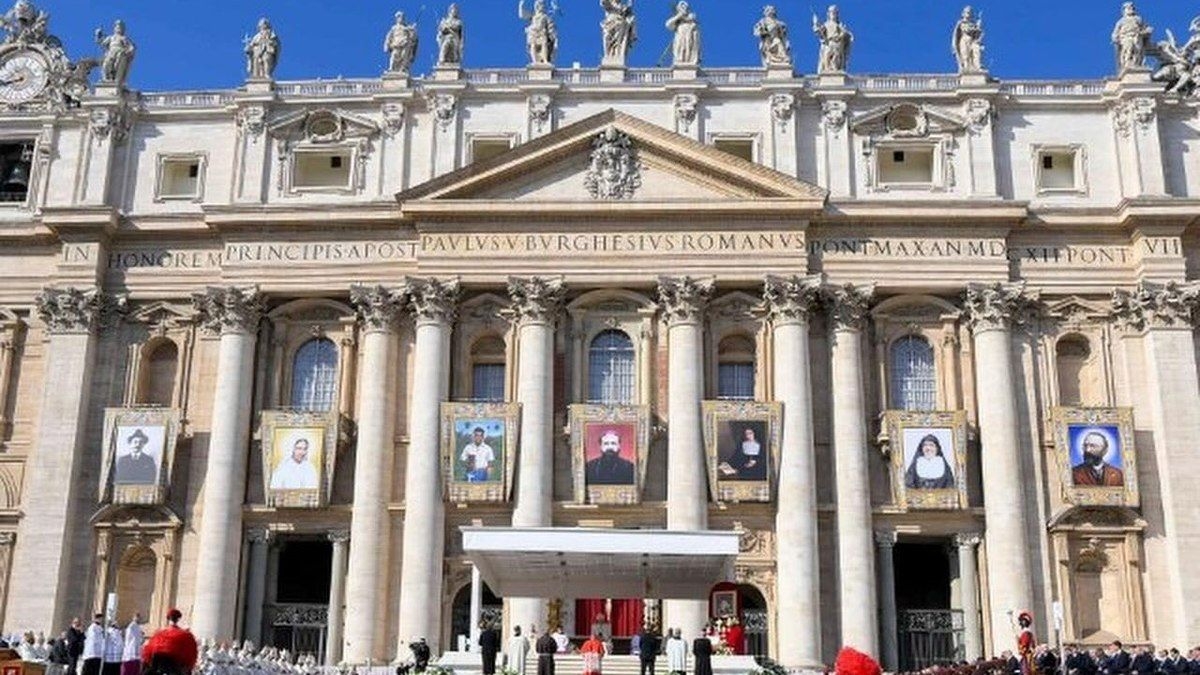 Papa Leão XIV canoniza ex-padre satânico e outros santos