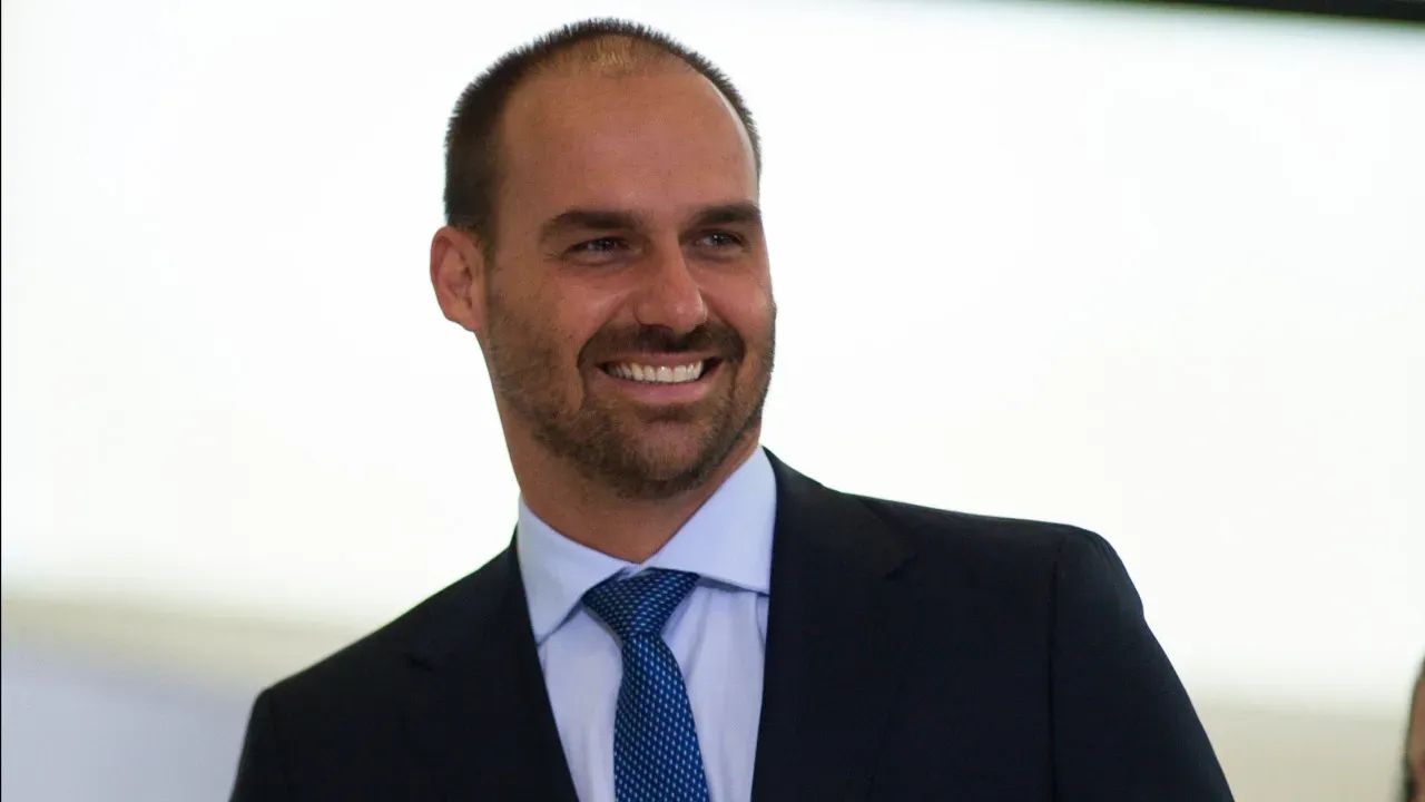 Eduardo Bolsonaro afirma que não renunciará ao mandato