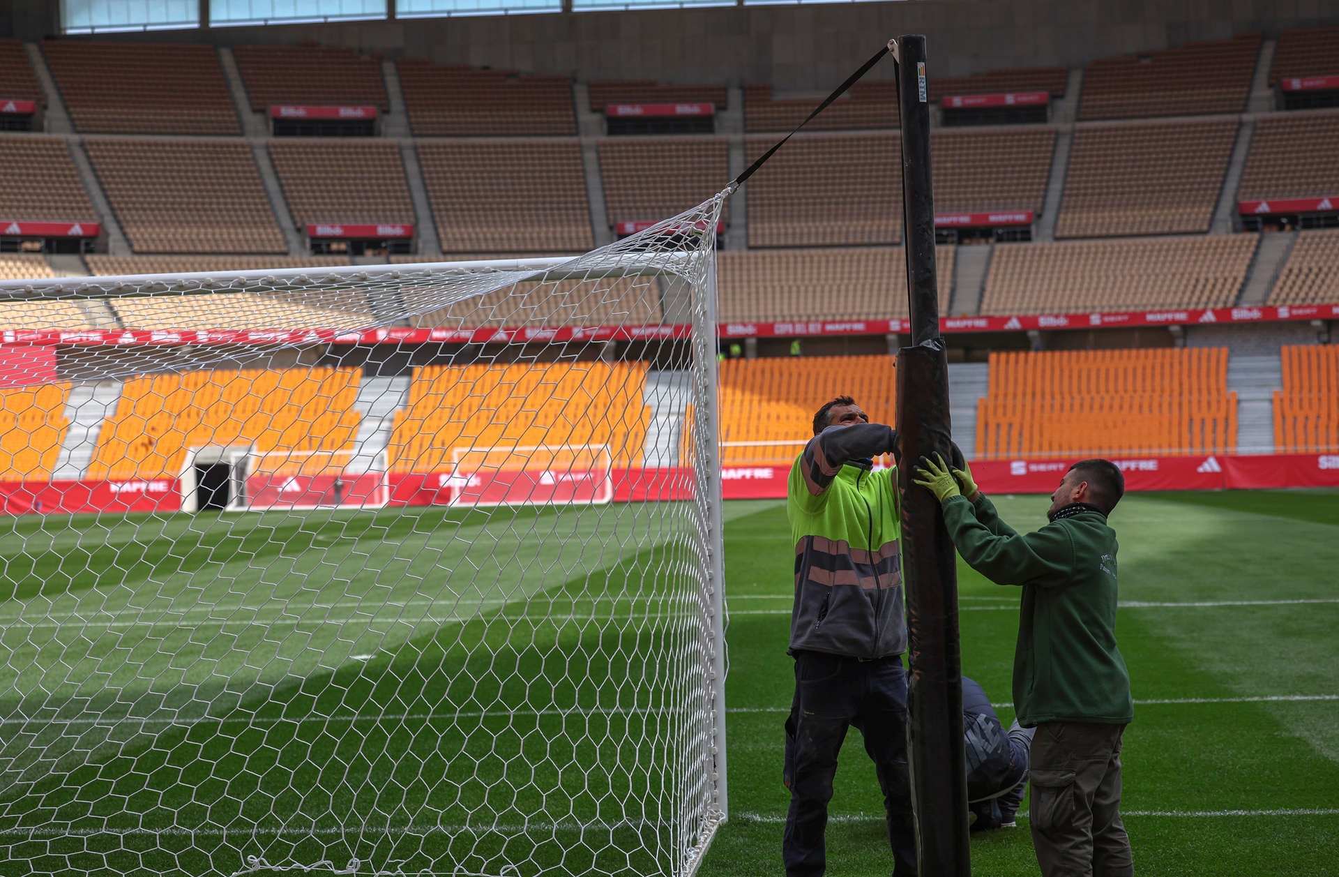 Real Betis Enfrenta Fechamento Parcial da Grada
