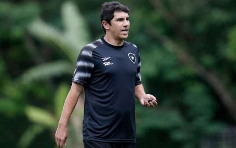 Ao trabalho! Veja o que Lúcio Flávio terá de ajustar em seus primeiros passos como técnico interino do Botafogo