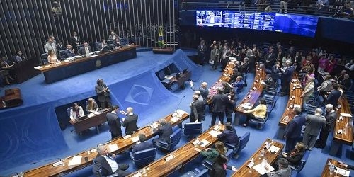 Senado aprova projeto sobre 'adultização'; texto vai a sanção de Lula