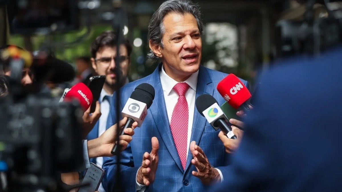 Haddad propõe reforma administrativa focada em supersalários