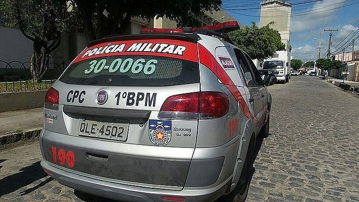 Após ameaçar a companheira, homem é preso pela Polícia Militar, em Jaraguá