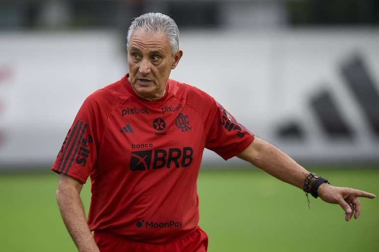 Tite mostra vídeo longo ao elenco do Flamengo