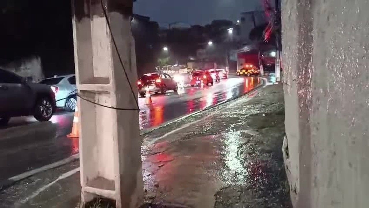 Chuvas causam alagamentos e deslizamentos em Maceió