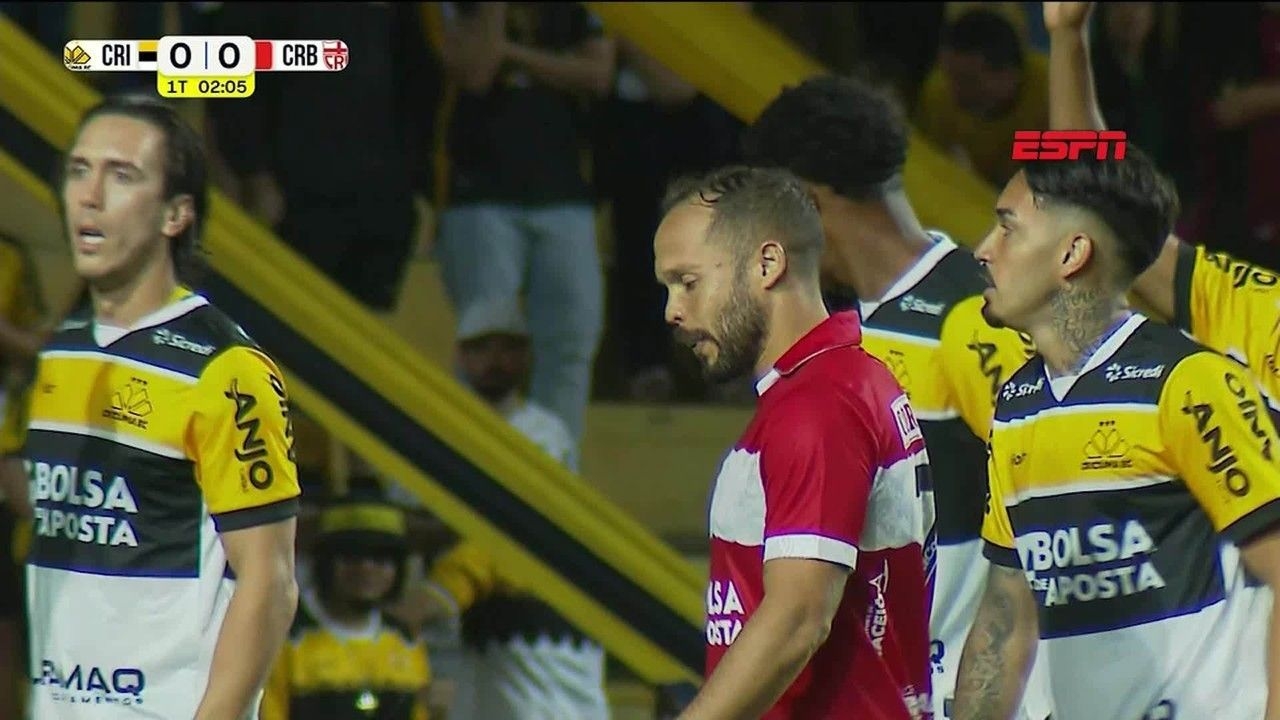 CRB enfrenta crise com 19 gols em 11 jogos sem vitória