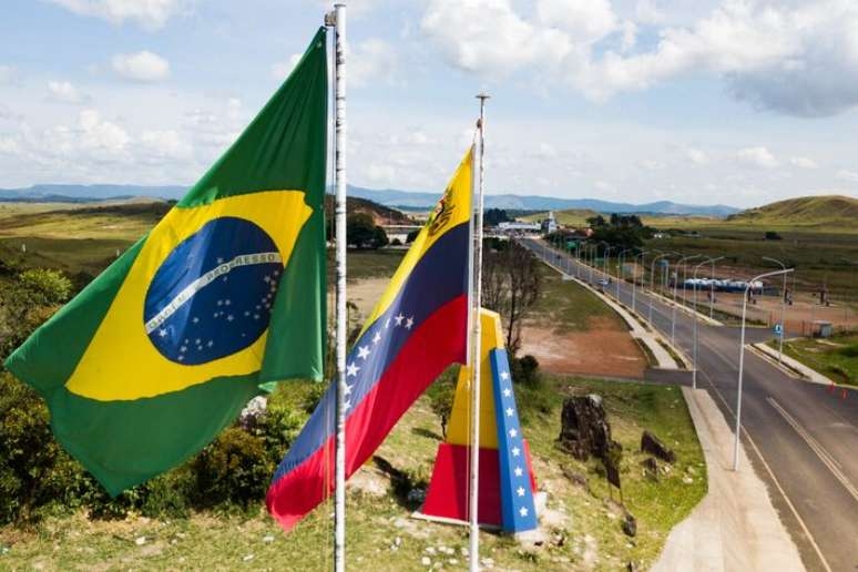 Venezuela fecha fronteira com Brasil em dia de posse de Maduro