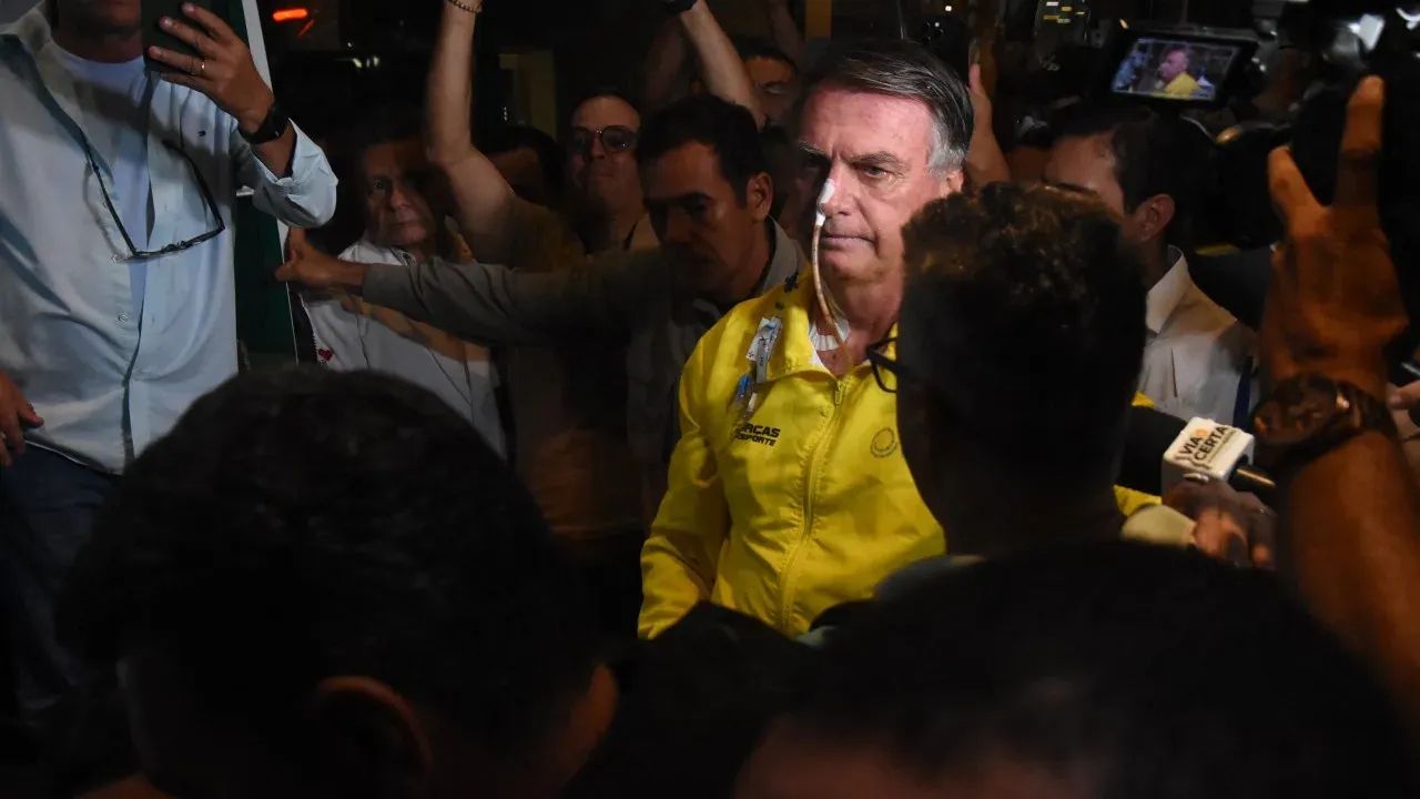 Bolsonaro realiza cirurgia no intestino em Brasília