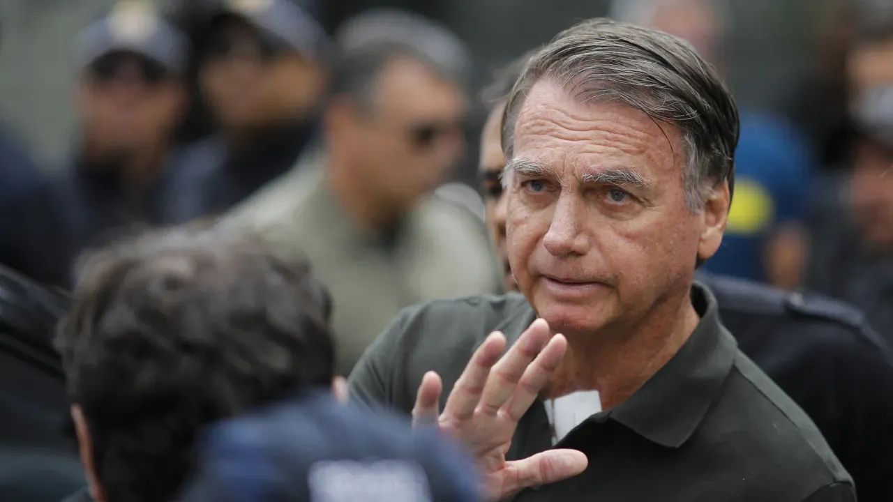 Bolsonaro solicita autorização para nova cirurgia no ombro