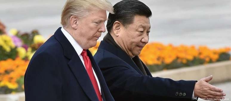 Xi Jinping conversa com Trump por telefone sobre situação do TikTok nos EUA