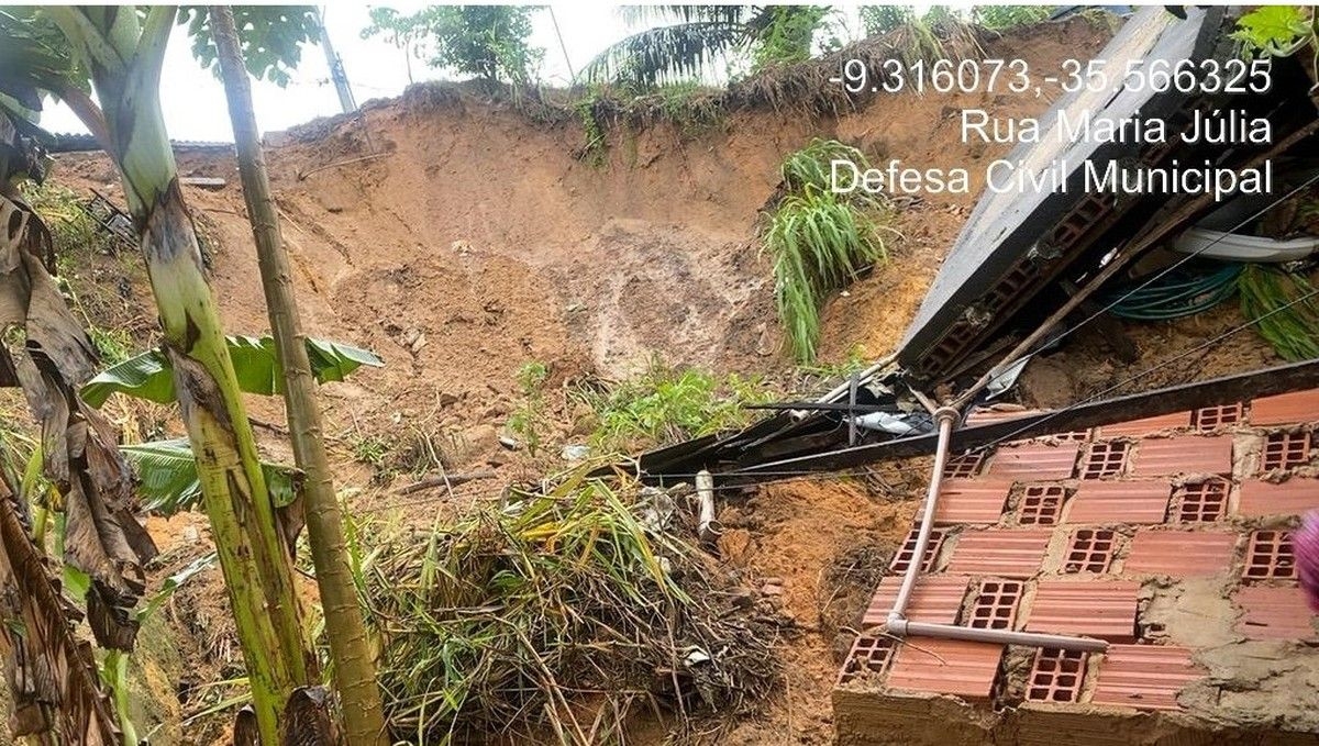 Governo de Alagoas decreta emergência em cidades afetadas por chuvas