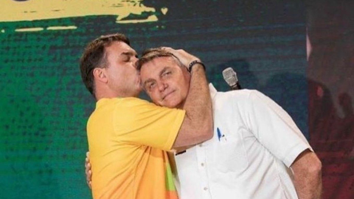 Bolsonaro indica Flávio para Presidência em carta