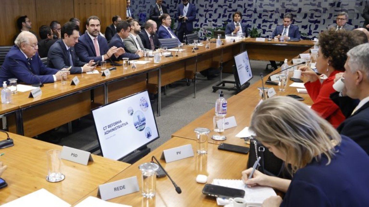 Reforma administrativa combate supersalários e privilégios