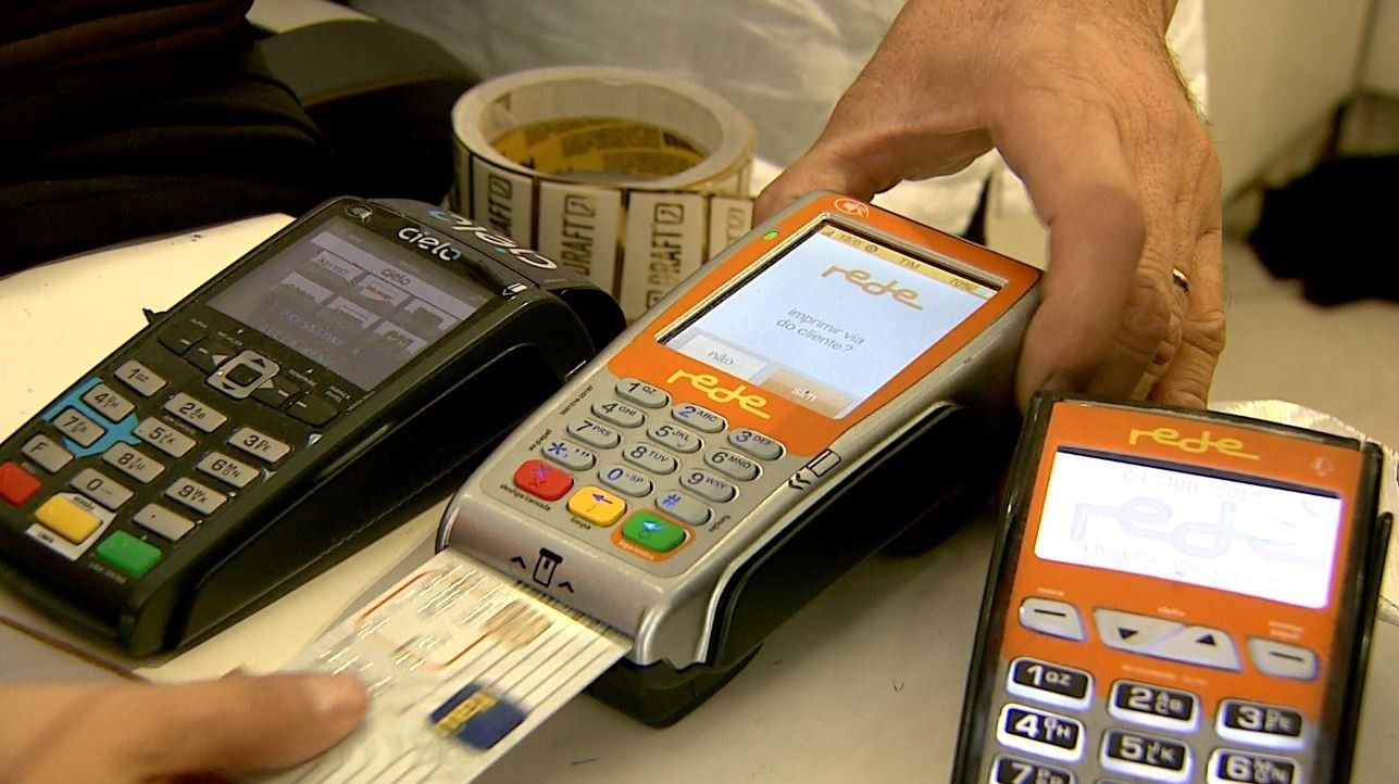 Três pessoas presas por desvio de maquininhas em Maceió