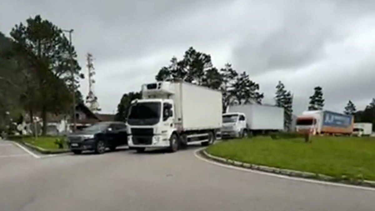 Ventos fortes provocam interdição na Serra de Teresópolis