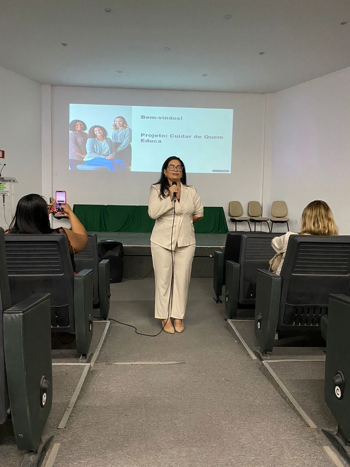Lançamento do Projeto Cuidar de Quem Educa para Professores