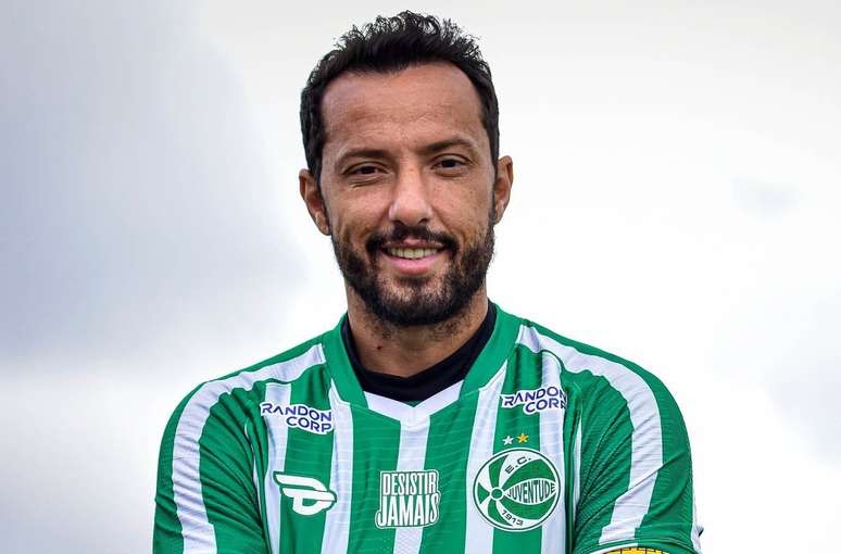 Presente de Natal? De maneira inusitada Juventude confirma renovação de contrato com Nenê