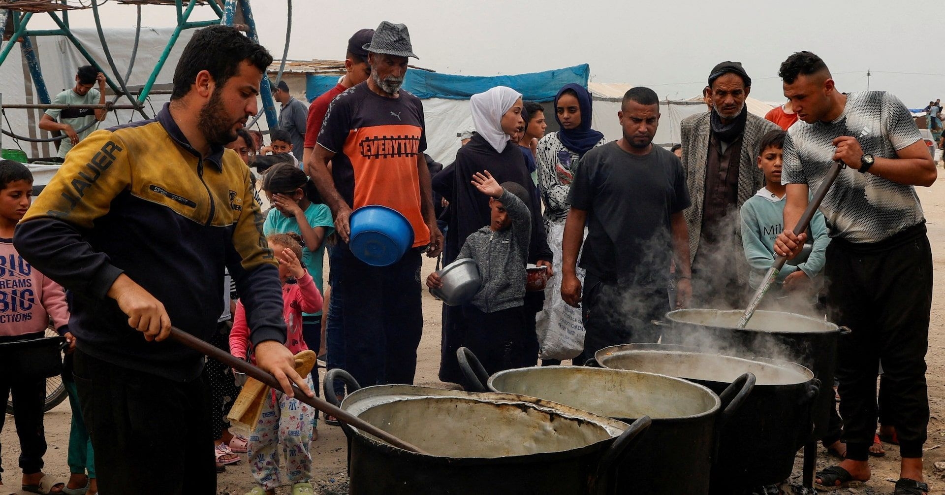 Saques em Gaza Revelam Crise Alimentar Severamente Alarmante