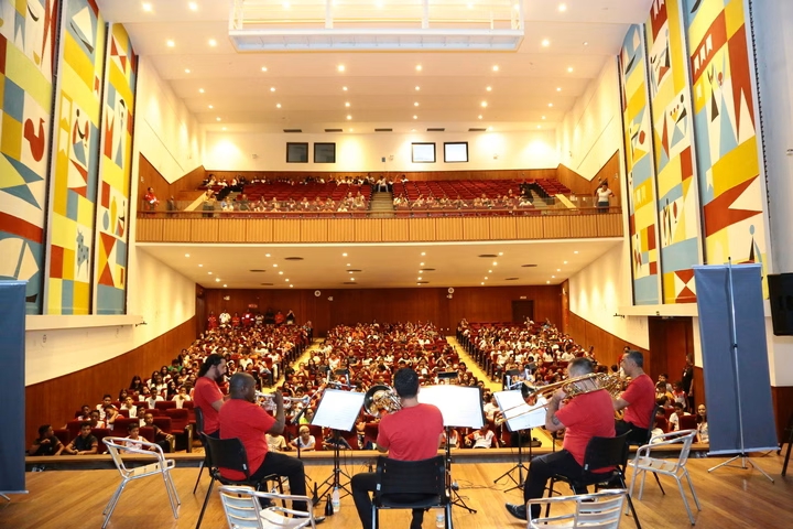 Estudantes da rede pública assistem concerto da OSB em Penedo