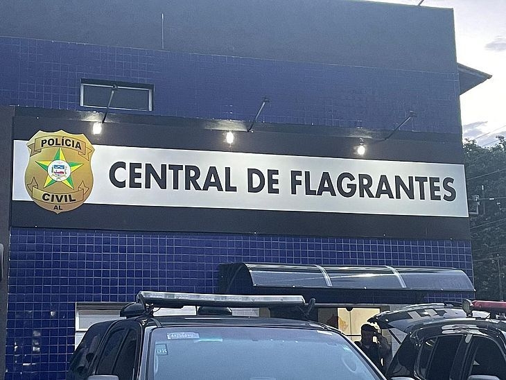 Celular roubado é rastreado e quatro homens terminam presos em Maceió