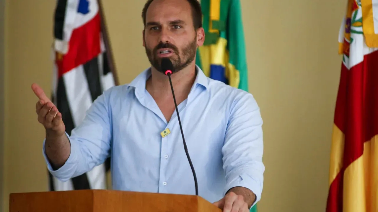 Eduardo Bolsonaro critica PGR e fala sobre sanções