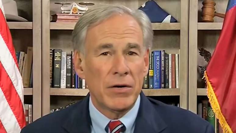 Governo Biden busca aval para retirar arame farpado na fronteira entre o Texas e o México