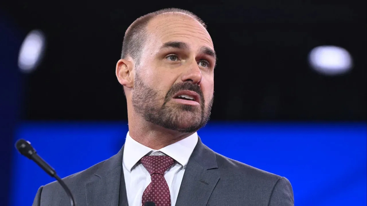Eduardo critica retirada de sanção contra Moraes