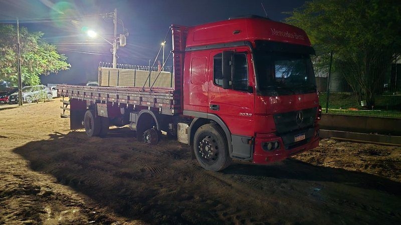 Caminhão roubado em Maceió é recuperado pela polícia