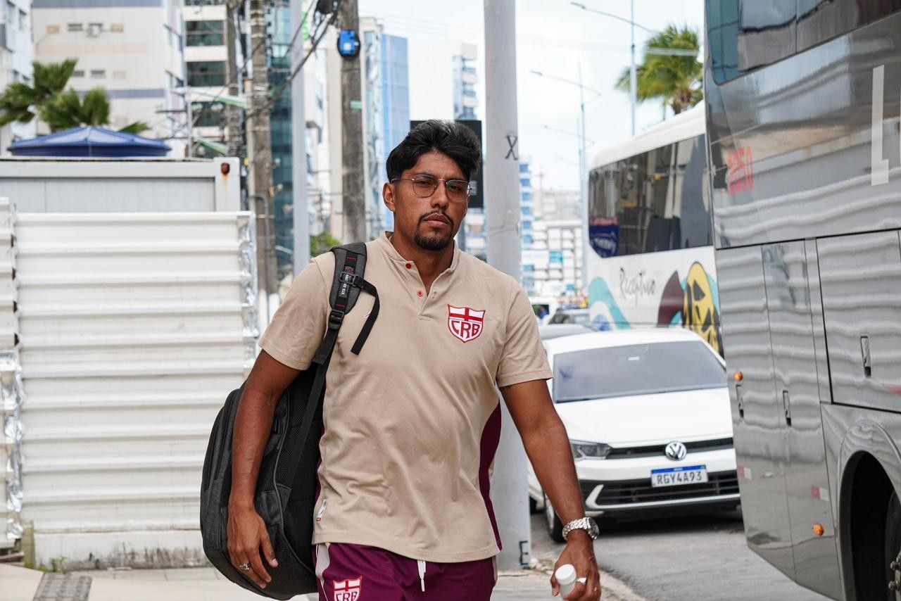 Delegação do CRB embarca para Curitiba com time quase definido