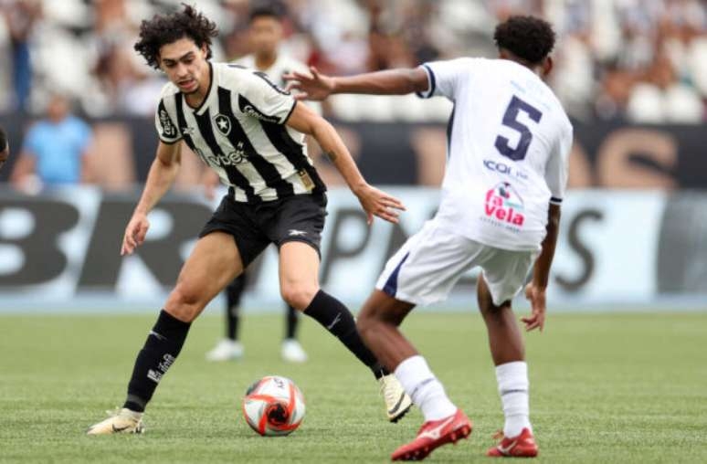 Com um a mais, Botafogo joga mal e perde para o Maricá pelo Carioca-2025