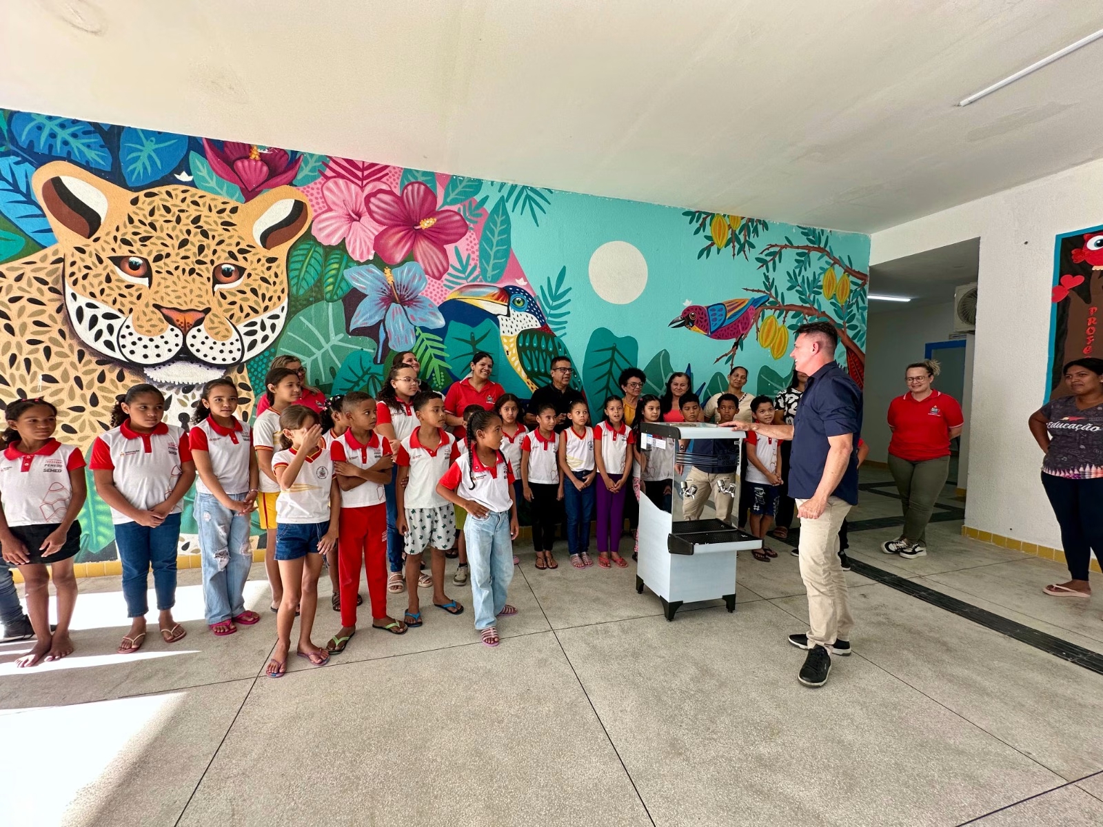 Penedo premia escolas com bebedouros por reciclagem