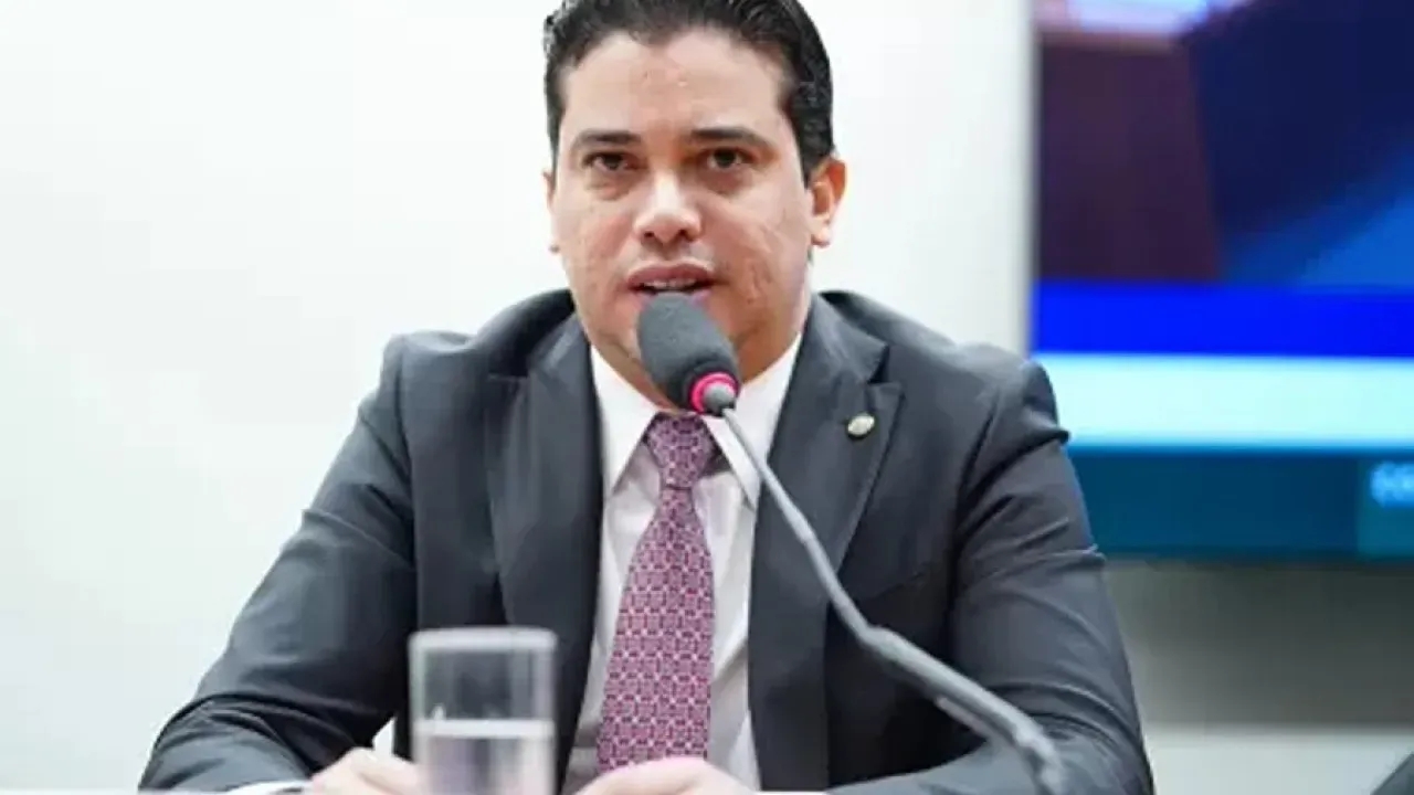 Deputado Júnior Mano é investigado pela Polícia Federal