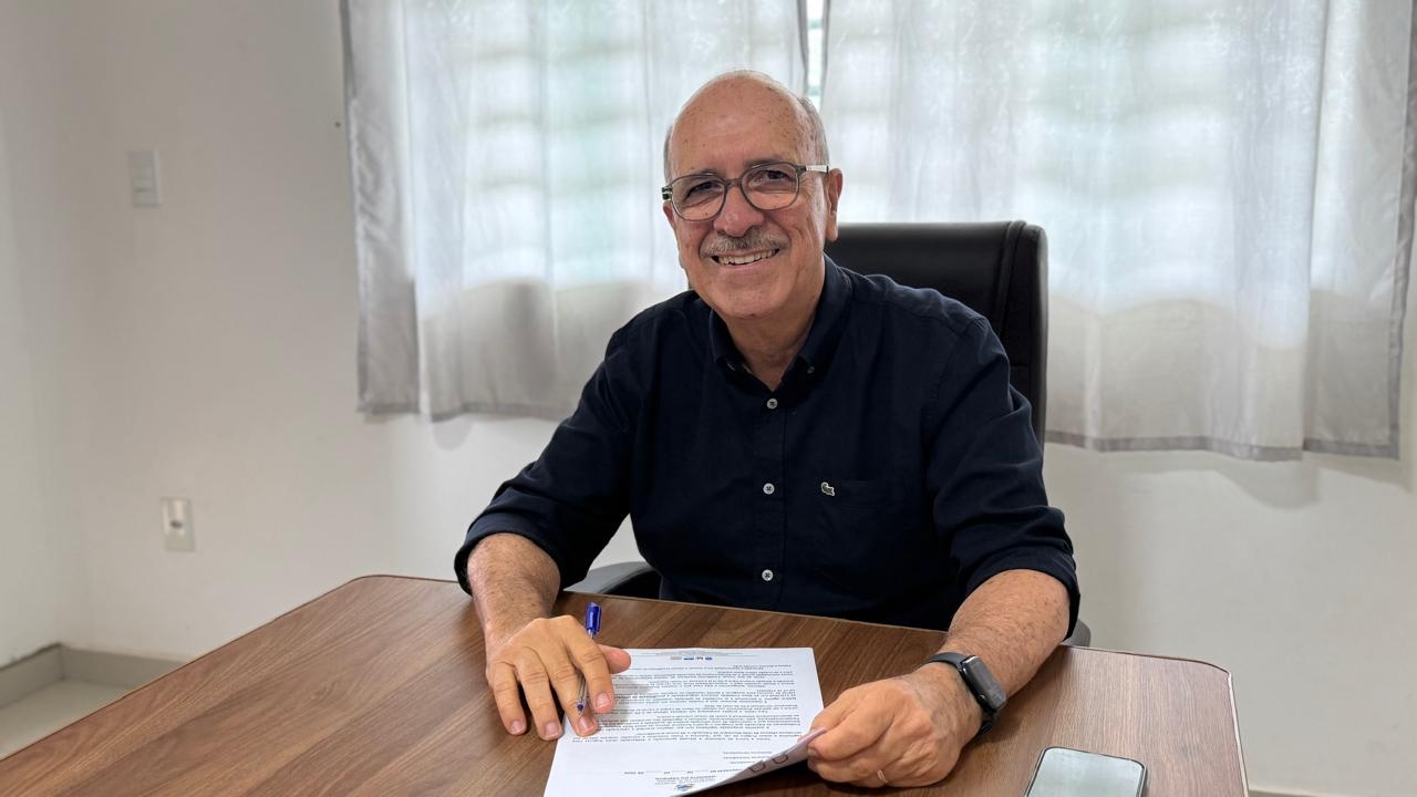 Ronaldo Lopes anuncia reajuste de 5,4% para servidores da Educação