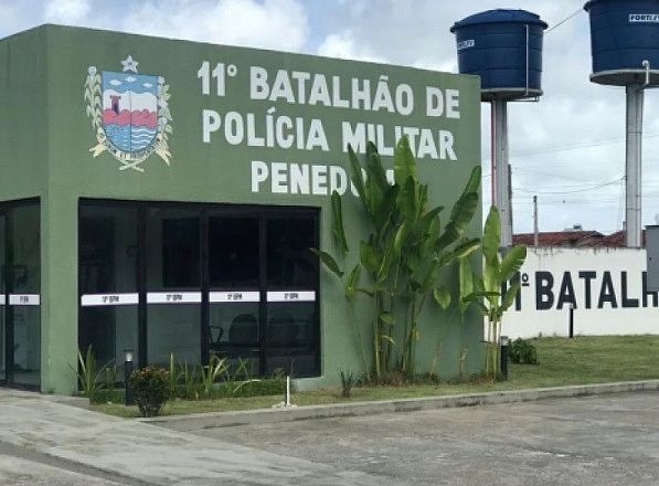 Jovem é preso por agredir a mãe com faca de serra e por ameaçá-la de morte, em Penedo