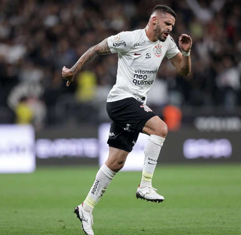 Renato Augusto fica no Corinthians? Augusto Melo não descarta contrato de produtividade