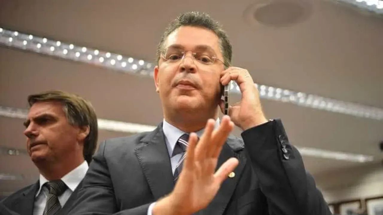 Sóstenes defende dinheiro encontrado e critica Coaf