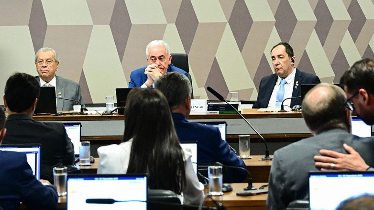 Senadores derrubam PEC da Bandidagem em votação unânime