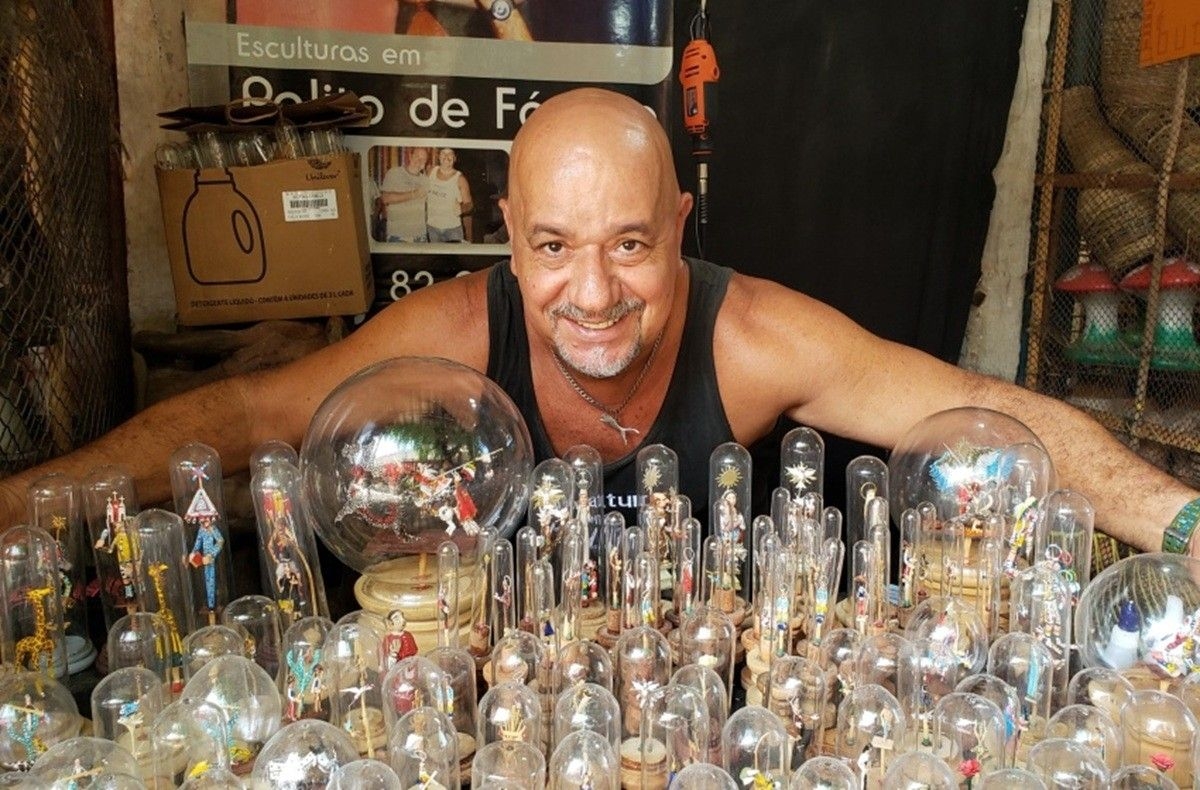 Artesão de Alagoas transforma palitos de fósforo em arte