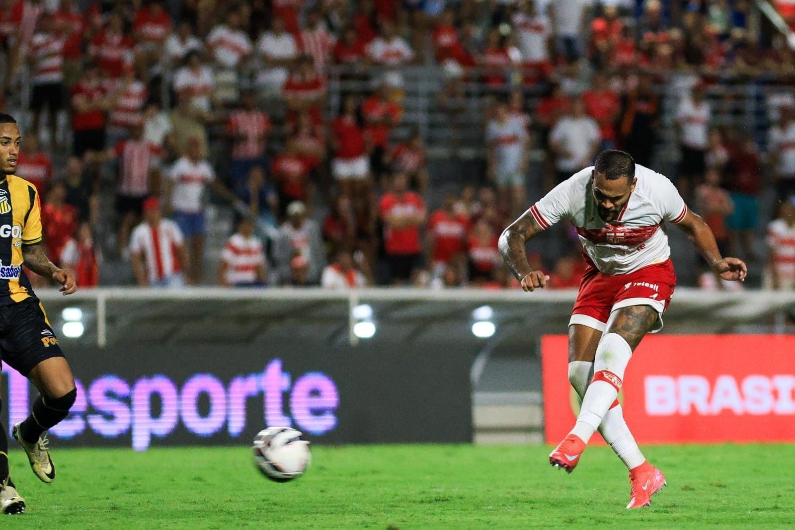 Escalação do CRB muda com atletas suspensos e retorno de Mikael