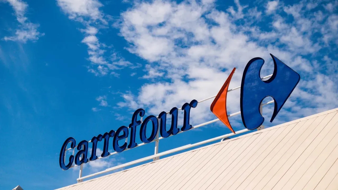 Carrefour deve indenizar mulher sequestrada em estacionamento