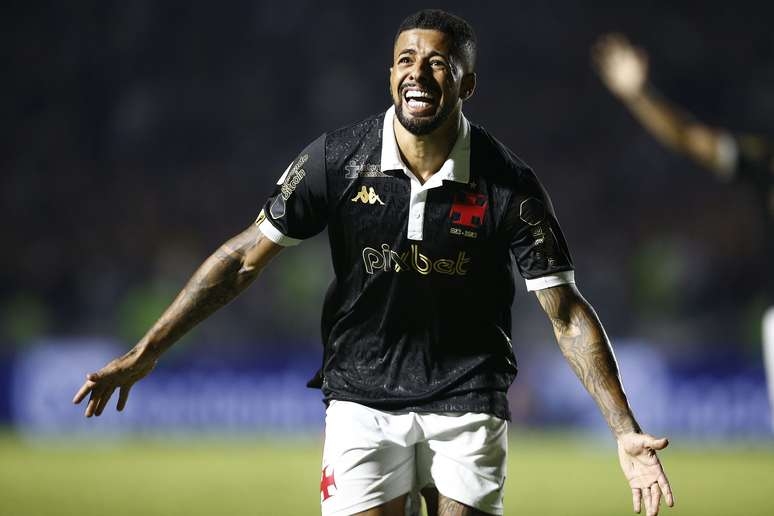 Vasco e SBT assinam contrato para exibição de jogos como mandante no Cariocão