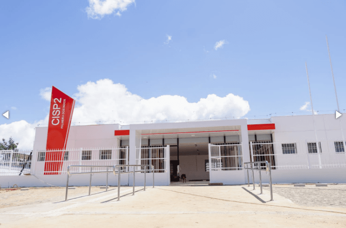 Mulher diz que foi asfixiada e levou tapa na cara do padrasto enquanto amamentava